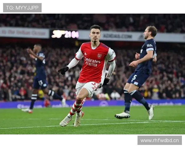 库杜斯与马丁内利：冲击型边锋的战术角色与生涯路径对比分析